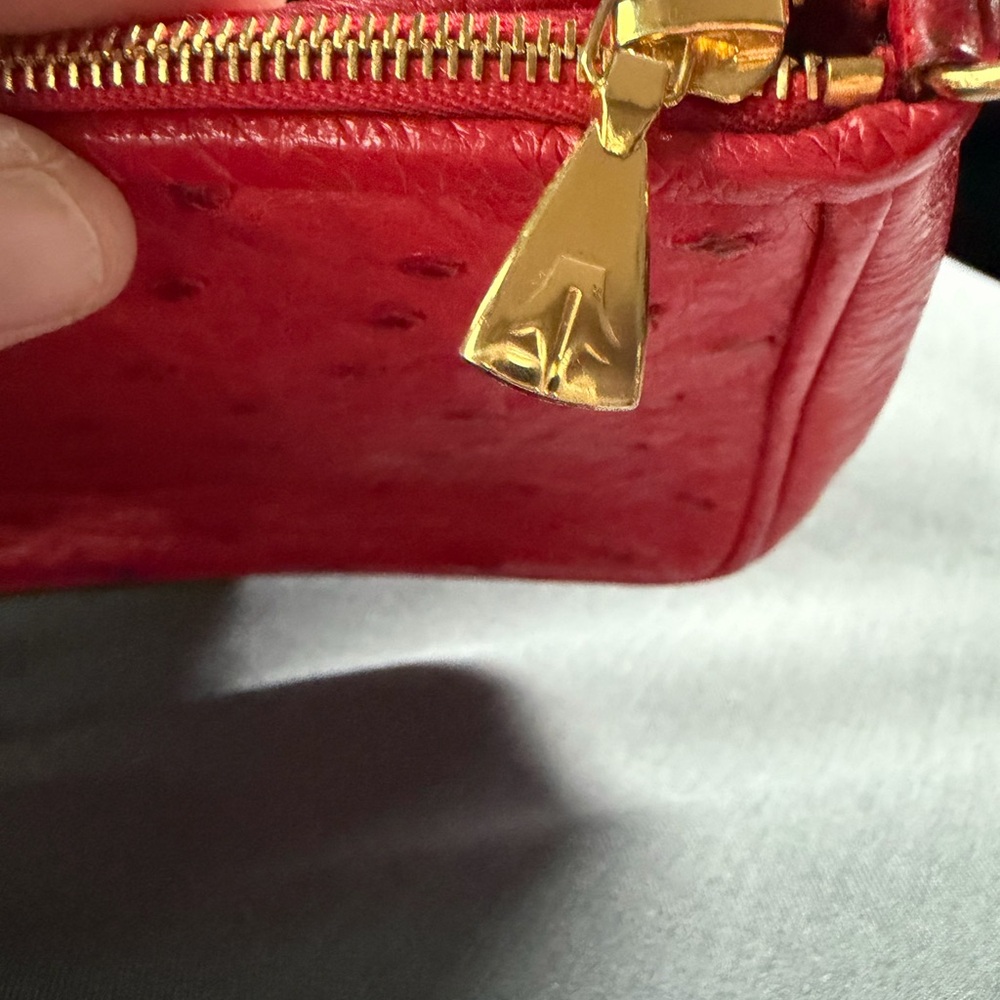 Via La Moda genuine ostrich leather red bag with Gold Hardware - Picture 5 of 12